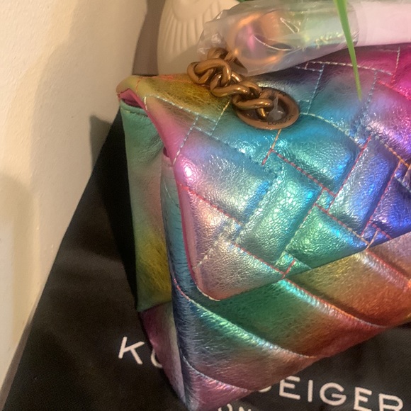 Kensington Quilted Leather Convertible Shoulder Bag
KURT GEIGER LONDON - Picture 16 of 17